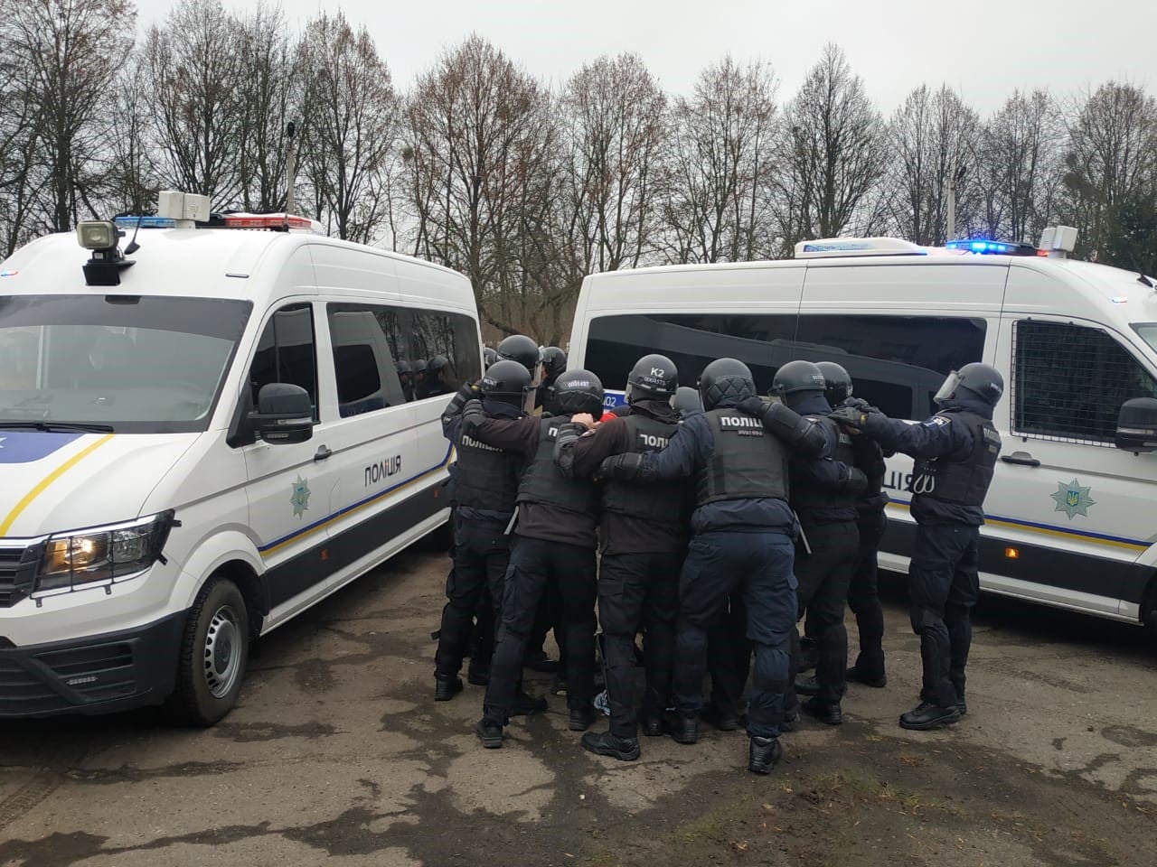 На Львівщині поліцейські-спецпризначенці провели навчання