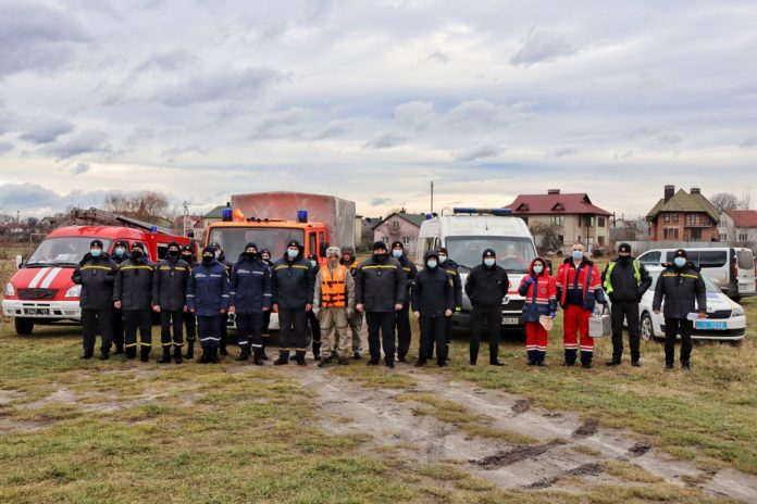 На Львівщині надзвичайники провели навчання з порятунку людей на воді (фото) На Львівщині надзвичайники провели навчання з порятунку людей на воді (фото)
