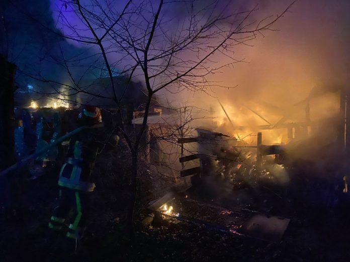 У Винниках горіла будівля У Винниках горіла будівля