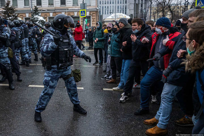 Протести у Росії: арешт Навального, палац Путіна, масові арешти (відео) Протести у Росії: арешт Навального, палац Путіна, масові арешти (відео)