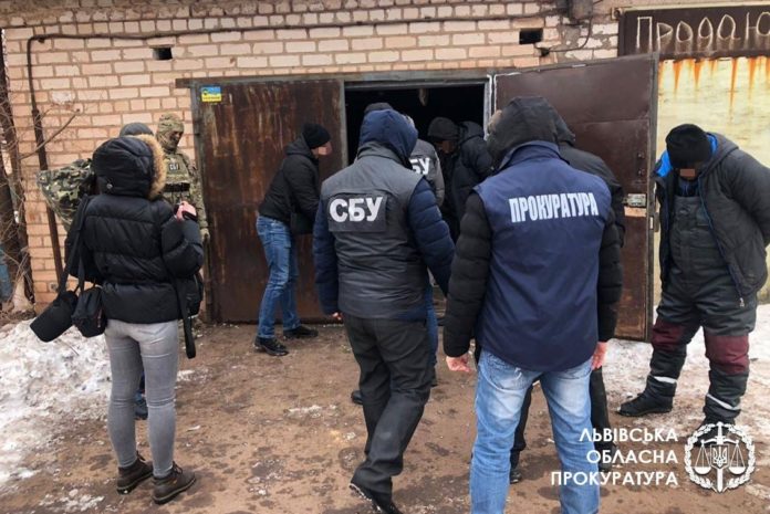 Виготовлення, збут та контрабанда наркотиків – мешканцям Львівщини повідомлено про підозру Виготовлення, збут та контрабанда наркотиків – мешканцям Львівщини повідомлено про підозру