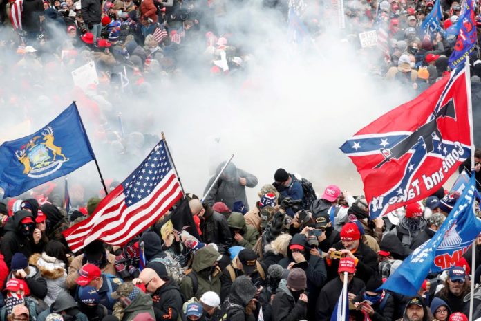 Конгрес США звільнили від протестувальників: четверо загиблих, пів сотні затримано Конгрес США звільнили від протестувальників: четверо загиблих, пів сотні затримано