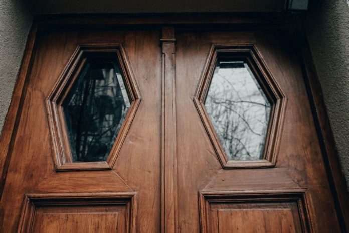 У Львові відновили пару історичних дверей за понад 76 тисяч гривень (фото) У Львові відновили пару історичних дверей за понад 76 тисяч гривень (фото)