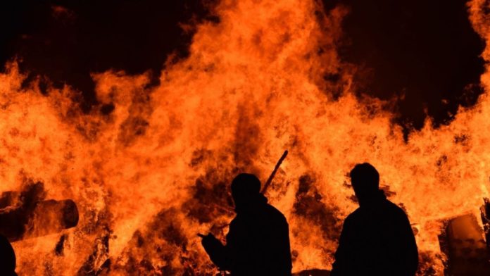 Під час пожежі у Залізничному районі Львова отруїлось чадним газом двоє осіб Під час пожежі у Залізничному районі Львова отруїлось чадним газом двоє осіб