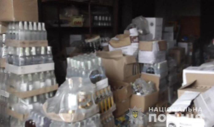 У Золочівському районі займались збутом нелегального алкоголю та цигарок У Золочівському районі займались збутом нелегального алкоголю та цигарок