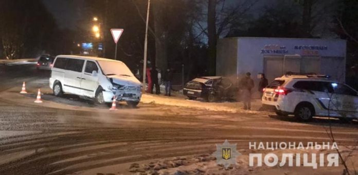 У автокатастрофі у Львові постраждало четверо людей У автокатастрофі у Львові постраждало четверо людей