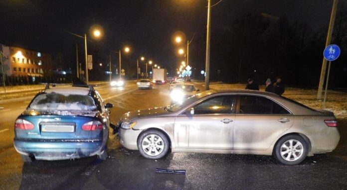 У Львові внаслідок ДТП помер водій «Тойоти» У Львові внаслідок ДТП помер водій «Тойоти»