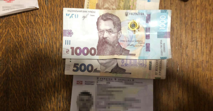 На Львівщині батько намагався підкупити прикордонників і вивезти дитину за кордон без дозволу матері На Львівщині батько намагався підкупити прикордонників і вивезти дитину за кордон без дозволу матері