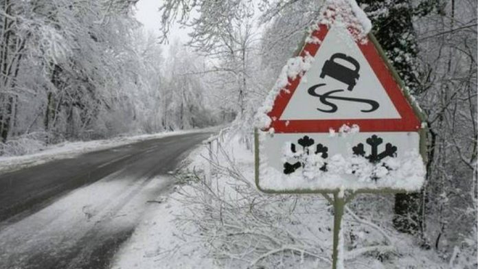 Львівських водіїв попереджають про ожеледицю на дорогах Львівських водіїв попереджають про ожеледицю на дорогах