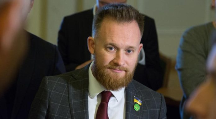 Нардеп від Львівщини розказав про зарплату в конвертах Нардеп від Львівщини розказав про зарплату в конвертах