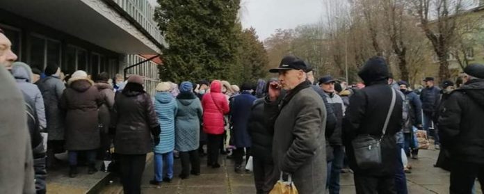 Працівників заводу ЛОРТА знову не впускають на роботу Працівників заводу ЛОРТА знову не впускають на роботу