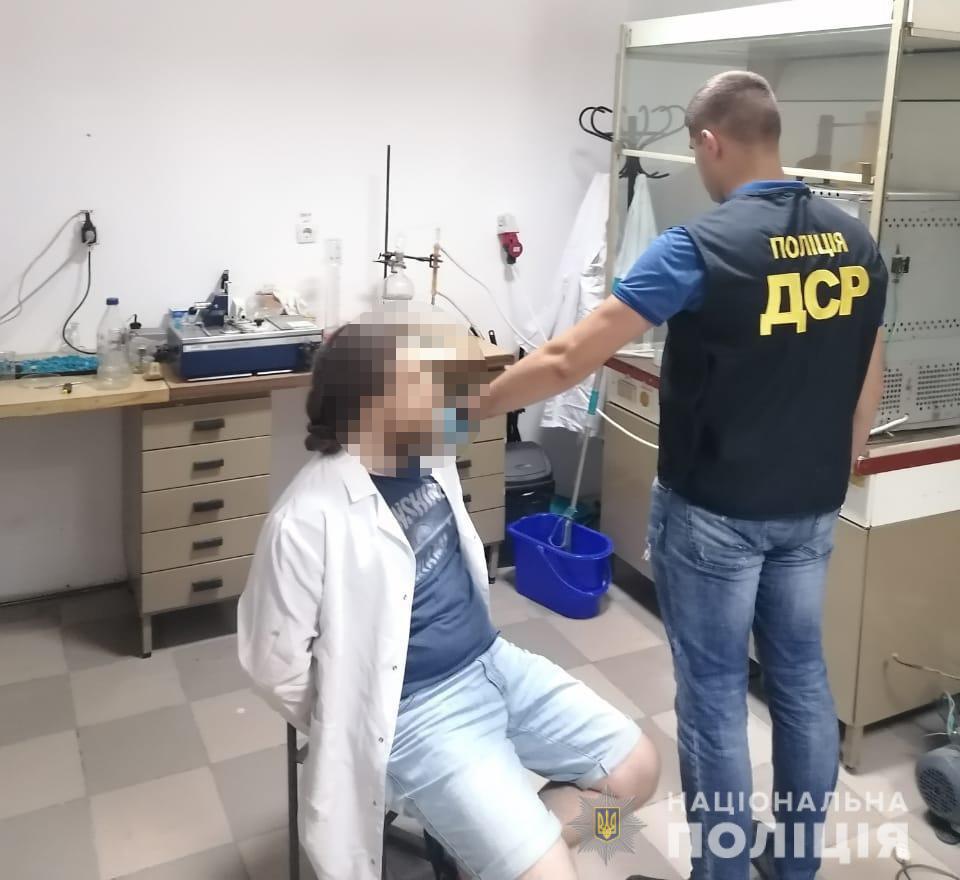 За виготовлення метадону у лабораторії університету львів'янам може загрожувати до 12-років ув’язнення