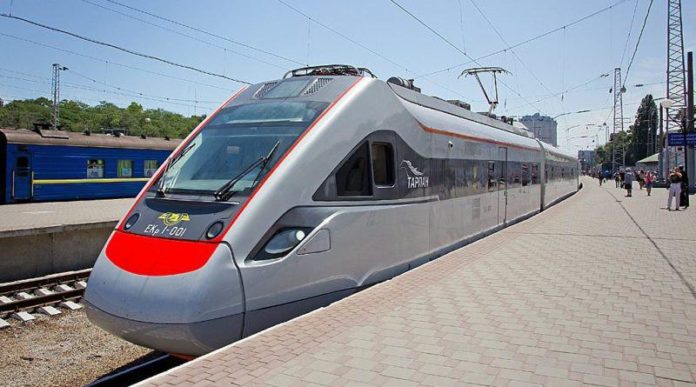 Польща відновлює залізничне сполучення з Україною