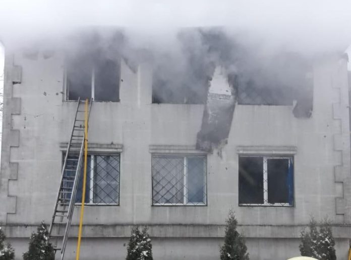 У Харкові горить будинок престарілих, є багато жертв У Харкові горить будинок престарілих, є багато жертв