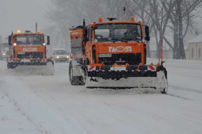 На вулицях Львова працювало 29 одиниць снігоочисної техніки На вулицях Львова працювало 29 одиниць снігоочисної техніки