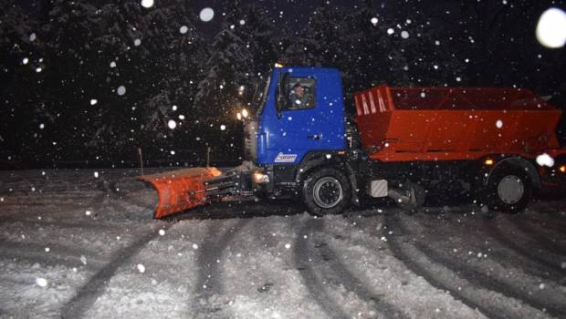 Зранку на дорогах Львова працювало 66 одиниць снігоочисної техніки