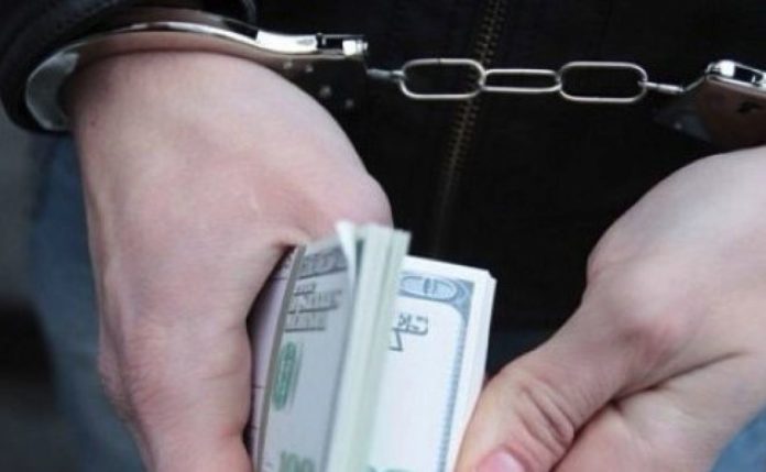 В Ужгороді взяли під варту групу осіб, які вимагали 100 тисяч доларів у підприємця В Ужгороді взяли під варту групу осіб, які вимагали 100 тисяч доларів у підприємця
