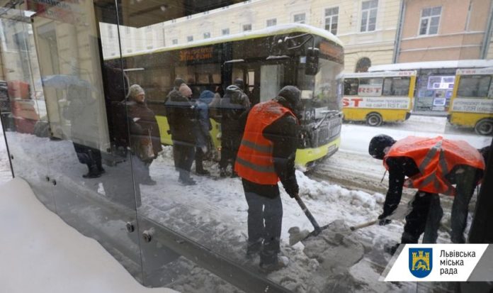 До прибирання Львова від снігу залучили 105 одиниць техніки До прибирання Львова від снігу залучили 105 одиниць техніки