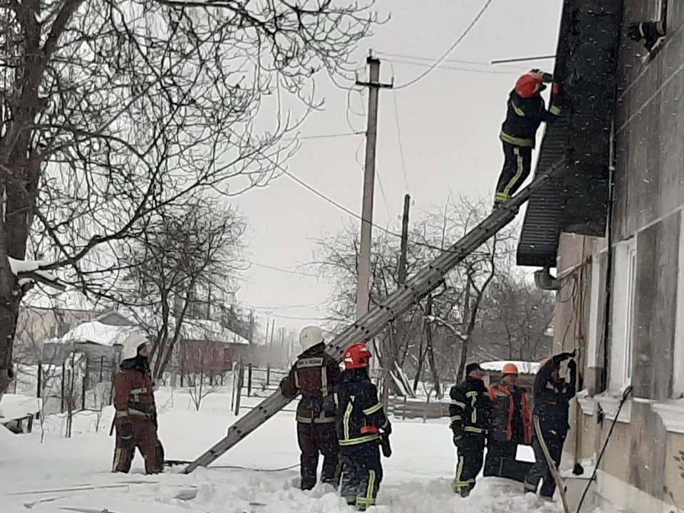 На Львівщині горів житловий будинок, евакуювали власника - 2