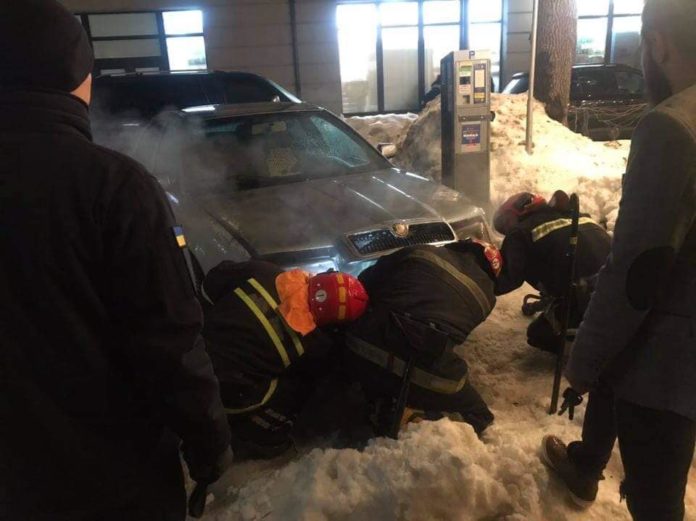 У Львові ввечері згорів автомобіль У Львові ввечері згорів автомобіль