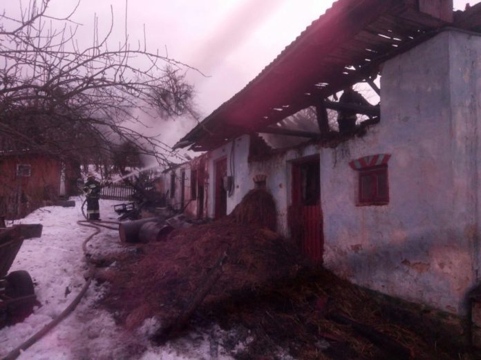 На Львівщині вогнеборці врятували від знищення вогнем 3 будівлі На Львівщині вогнеборці врятували від знищення вогнем 3 будівлі