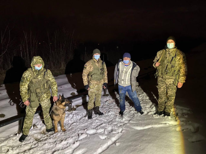 На кордоні з Польщею затримали нелегала з Молдови На кордоні з Польщею затримали нелегала з Молдови