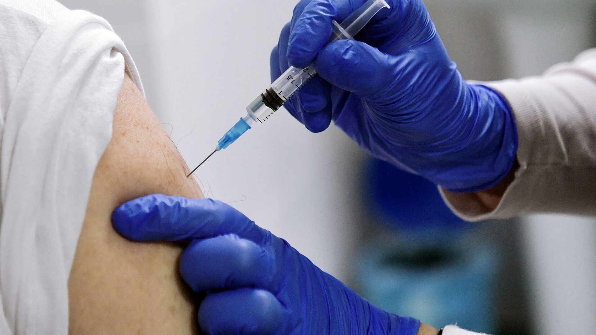 На Львівщині розпочалася вакцинація медиків від коронавірусу