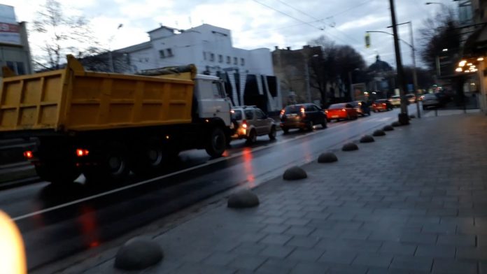 Понад чотири десятки сніочисних машин сьогодні прибирали вулиці Львова Понад чотири десятки сніочисних машин сьогодні прибирали вулиці Львова