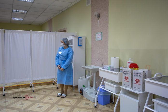 Медикам, які вакцинують українців проти коронавірусу, виділили півтора мільярда гривень Медикам, які вакцинують українців проти коронавірусу, виділили півтора мільярда гривень