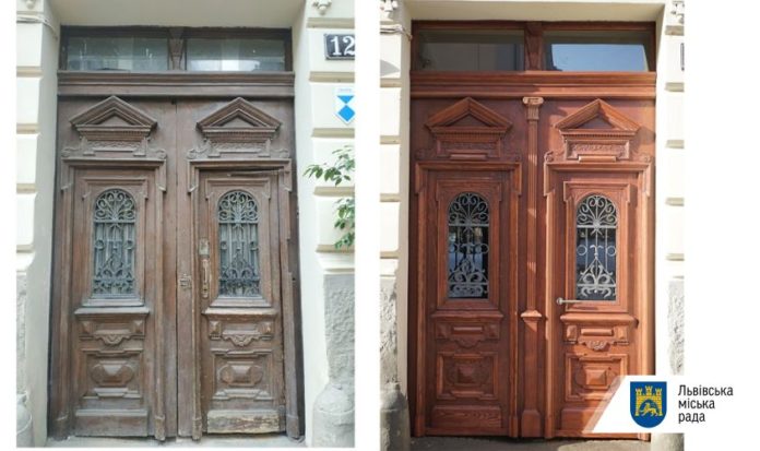 Як у Львові за майже 80 тисяч відновили дерев’яну історичну браму Як у Львові за майже 80 тисяч відновили дерев’яну історичну браму