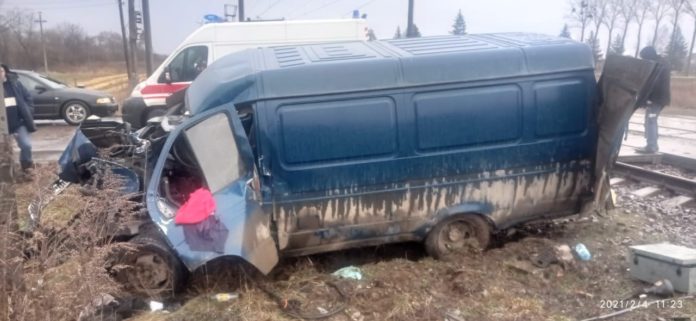 На Львівщині зіткнулись автомобіль та потяг На Львівщині зіткнулись автомобіль та потяг