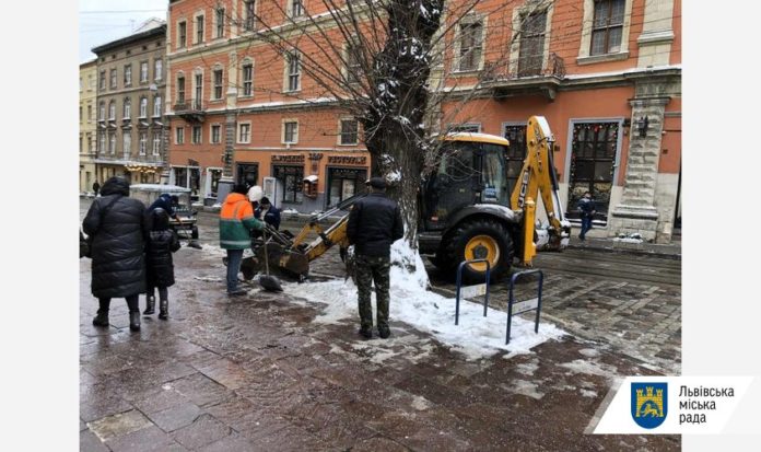 Станом на ранок у Львові працювало 26 одиниць снігоочисної техніки Станом на ранок у Львові працювало 26 одиниць снігоочисної техніки