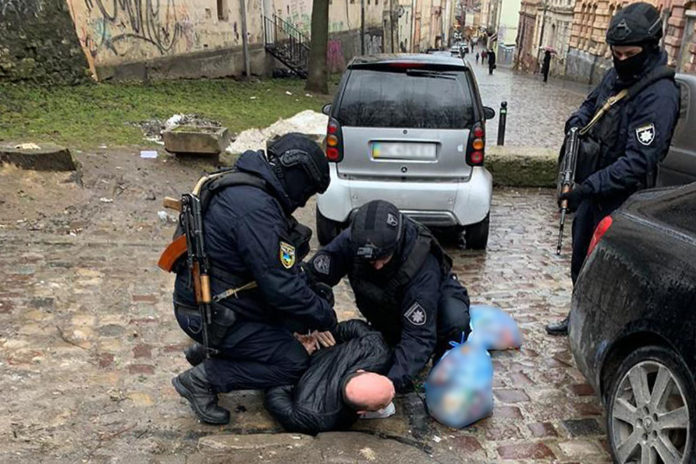 На Львівщині викрили осіб, які займалися збутом метадону та героїну (фото) На Львівщині викрили осіб, які займалися збутом метадону та героїну (фото)