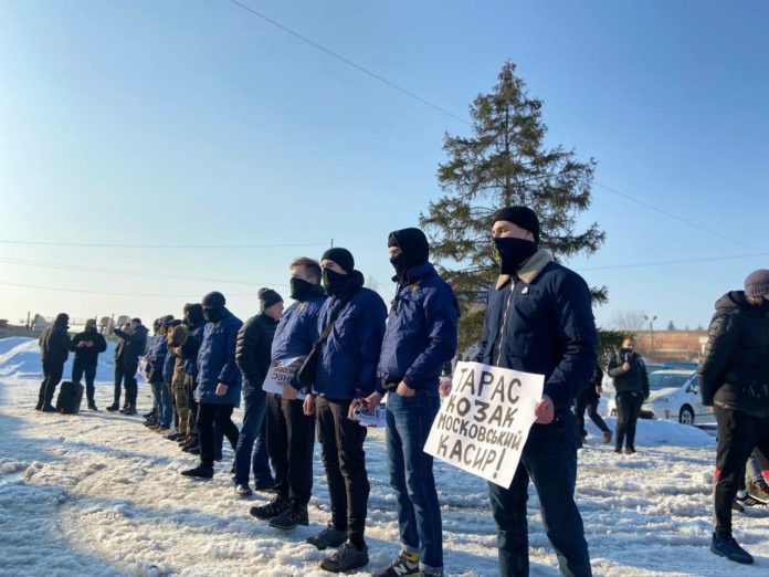 У Львові націоналісти провели акцію проти Медведчука та Козака: є затримані У Львові націоналісти провели акцію проти Медведчука та Козака: є затримані