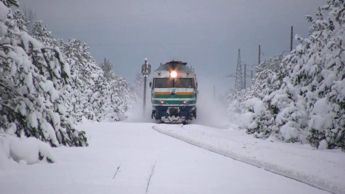 Через негоду в Україні затримуються потяги, які курсують через Львів Через негоду в Україні затримуються потяги, які курсують через Львів