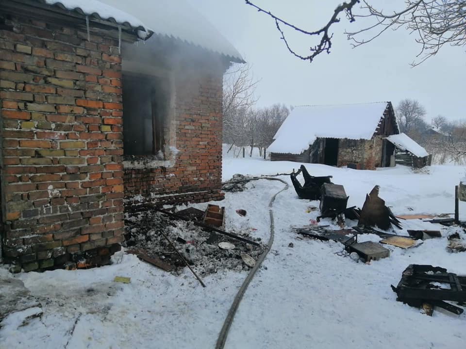 На Львівщині внаслідок пожежі пенсіонер отруївся продуктами горіння