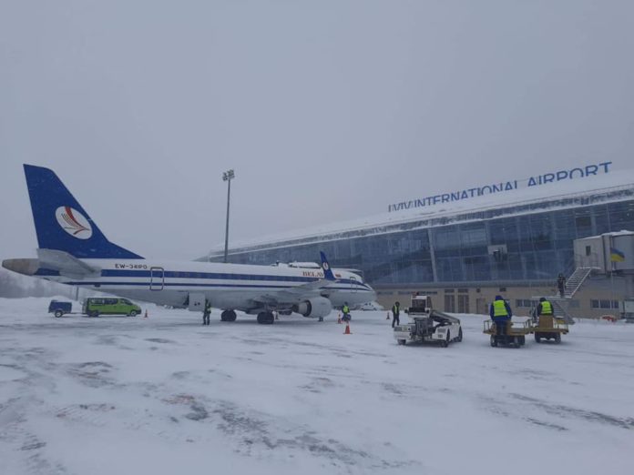У Львівському аеропорту відмінили рейс через негоду У Львівському аеропорту відмінили рейс через негоду