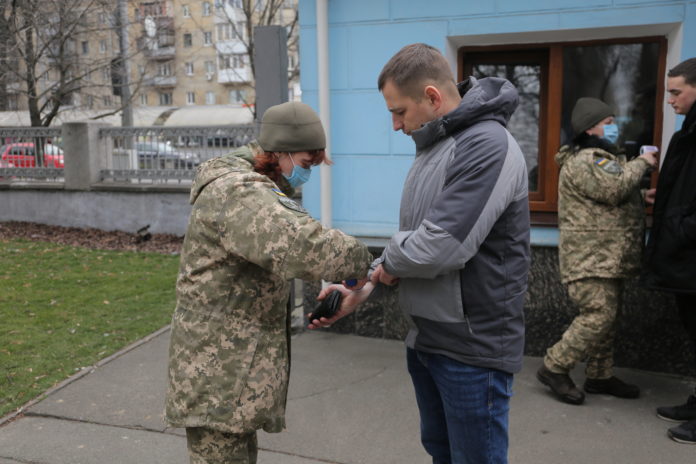 Понад 164 тисячі військовослужбовців ЗСУ є повністю імунізованими проти коронавірусу Понад 164 тисячі військовослужбовців ЗСУ є повністю імунізованими проти коронавірусу