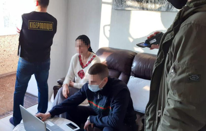 Майже рік львів’янка незаконно розповсюджувала порноконтент Майже рік львів’янка незаконно розповсюджувала порноконтент