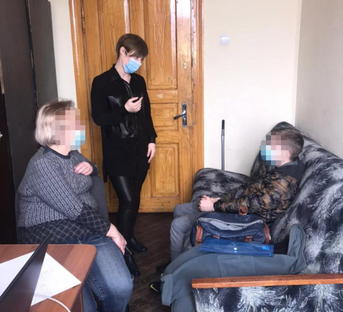 12-річний львів’янин втік з дому та ночував у під’їзді 12-річний львів’янин втік з дому та ночував у під’їзді