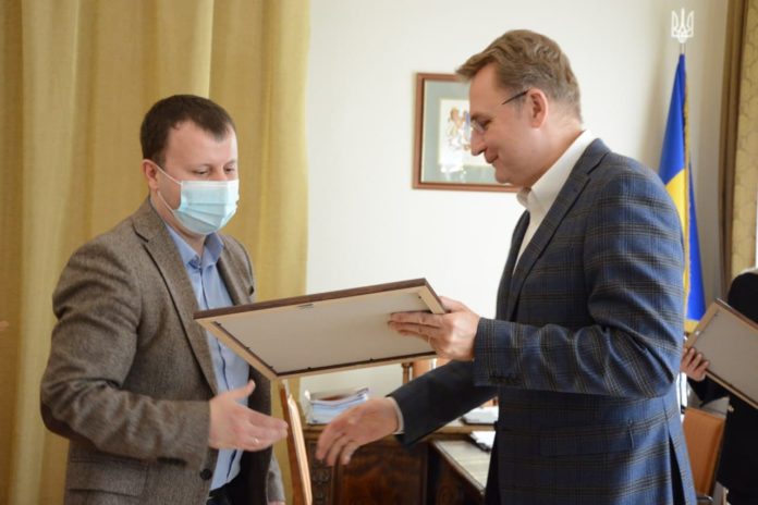 Мер Львова відзначив МакДональдз за розвиток екокультури в місті Мер Львова відзначив МакДональдз за розвиток екокультури в місті