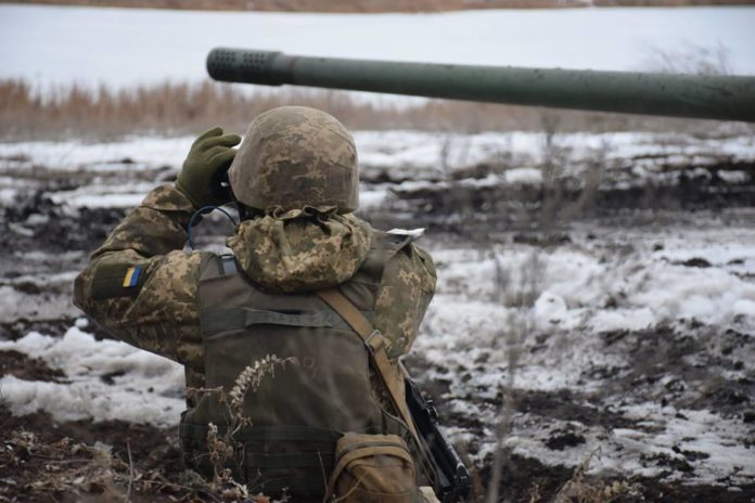 На Донбасі окупанти стягнули до лінії розмежування військову техніку На Донбасі окупанти стягнули до лінії розмежування військову техніку