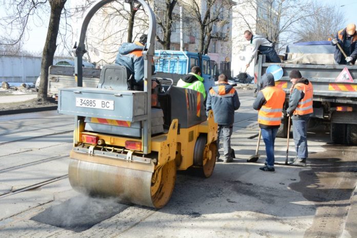 У мерії Львова обіцяють впродовж двох днів залатати ями на дорогах, але не всі У мерії Львова обіцяють впродовж двох днів залатати ями на дорогах, але не всі