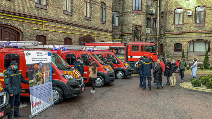 Львівські рятувальники отримали ще три спецмашини (фото) Львівські рятувальники отримали ще три спецмашини (фото)