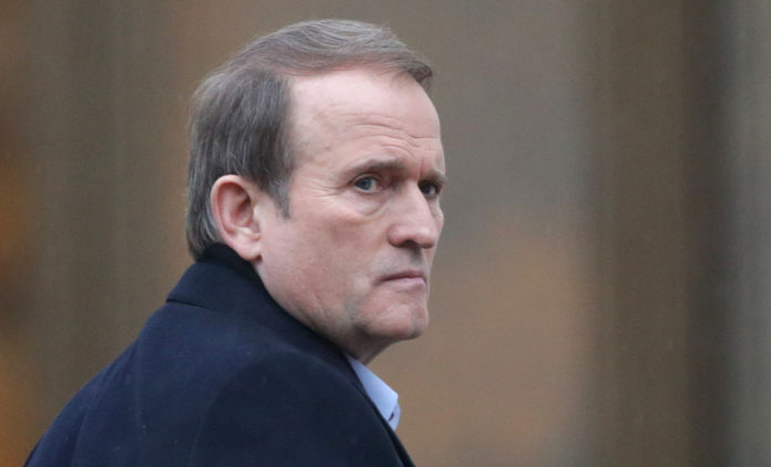 Суд відправив Медведчука під домашній арешт Суд відправив Медведчука під домашній арешт