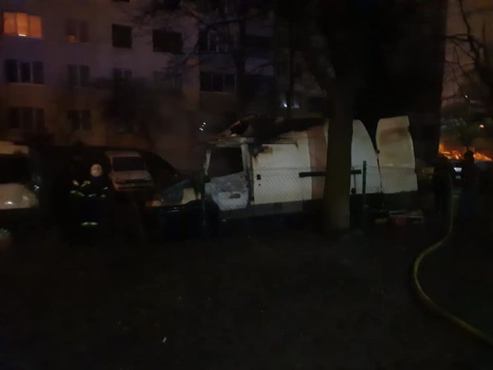 Вчора у Львові горіло одразу два автомобілі (фото) Вчора у Львові горіло одразу два автомобілі (фото)