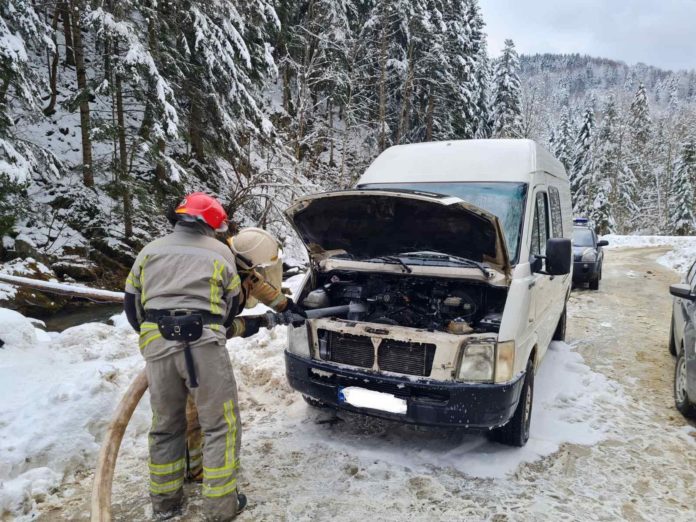 На Львівщині в автомобілі виникла пожежа На Львівщині в автомобілі виникла пожежа