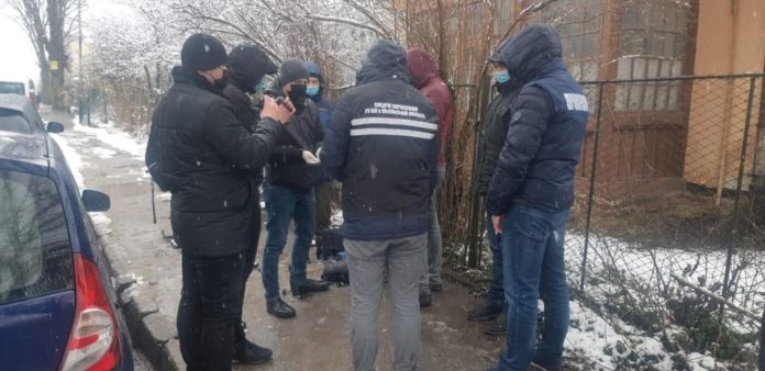 На Львівщині затримали чиновника міської ради під час одержання хабара На Львівщині затримали чиновника міської ради під час одержання хабара