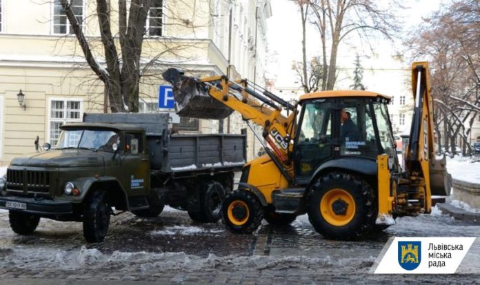 У Львові зранку працювало 27 одиниць снігоочисної техніки У Львові зранку працювало 27 одиниць снігоочисної техніки