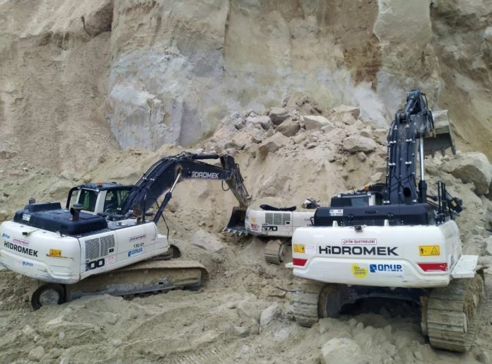 На Львівщині внаслідок зсуву ґрунту загинув водій екскаватора На Львівщині внаслідок зсуву ґрунту загинув водій екскаватора